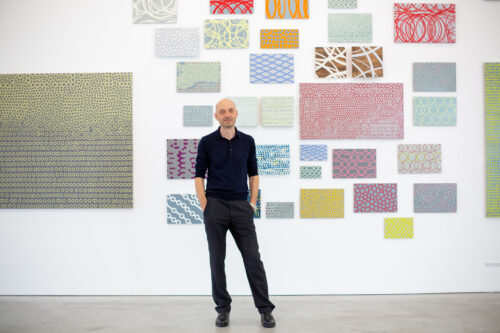 Portrait Claus Prokop in der Ausstellung "Wiederholung als Differenz"