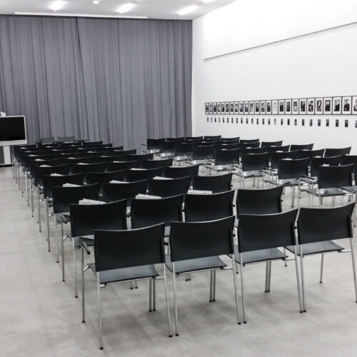 Der Salon im Museum Angerlehner mit Kinobestuhlung