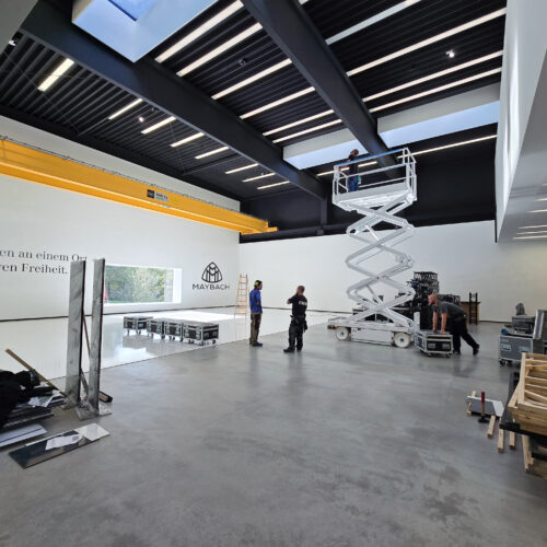 Aufbau für "Avantgarden" by Mercedes Benz Österreich in der Ausstellungshalle