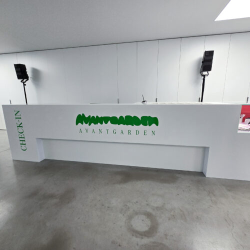 Das Foyer im Museum Angerlehner mit dem Empfangstresen