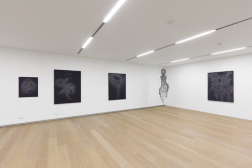 Ausstellungsansicht "Momentum - Über die Kunst, die Zeit anzuhalten"