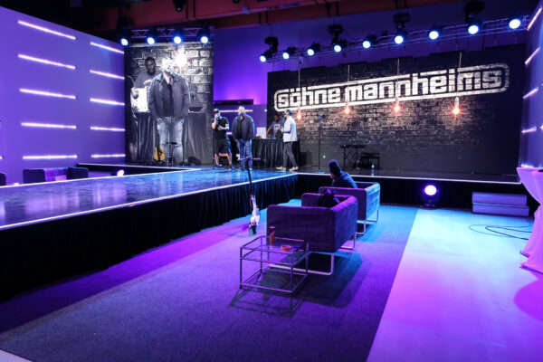 Konzert "Söhne Mannheims" mit Bühne in der großen Ausstellungshalle