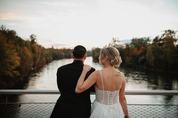 Hochzeitsfeier im Museum Angerlehner, Hochzeitsfotos am Museumssteg an der Traun