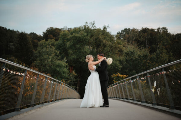 Hochzeitsfeier im Museum Angerlehner, Hochzeitsfotos am Museumssteg
