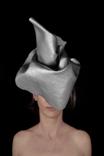 Sissa Micheli, THE INFINITE FOLD III – HOMAGE TO KNIGHTHOOD, 2022_Pigmentdruck © Sissa Micheli