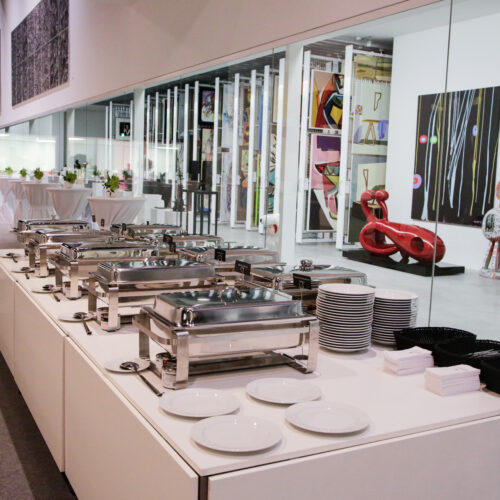 Der Veranstaltungssaal im Museum Angerlehner mit Buffet