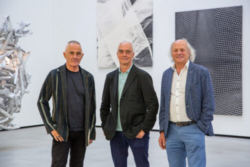 Gruppenfoto mit Manfred Wakolbinger, Hans Kupelwieser, Leopold Kogler in der Ausstellung "KO KU WA"
